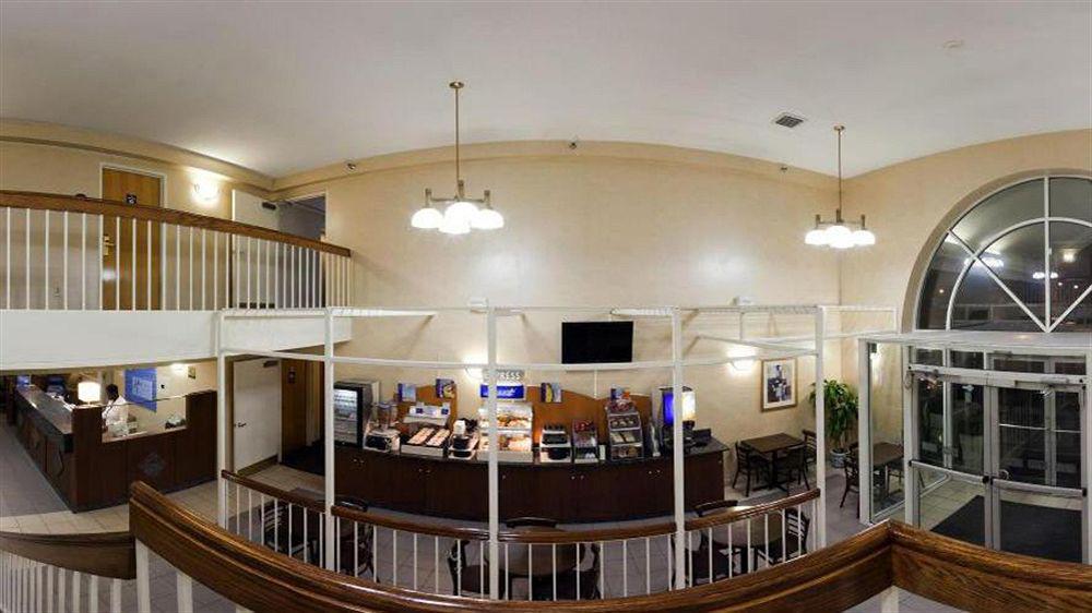 Holiday Inn Express Des Moines-At Drake University, An Ihg Hotel Bagian luar foto
