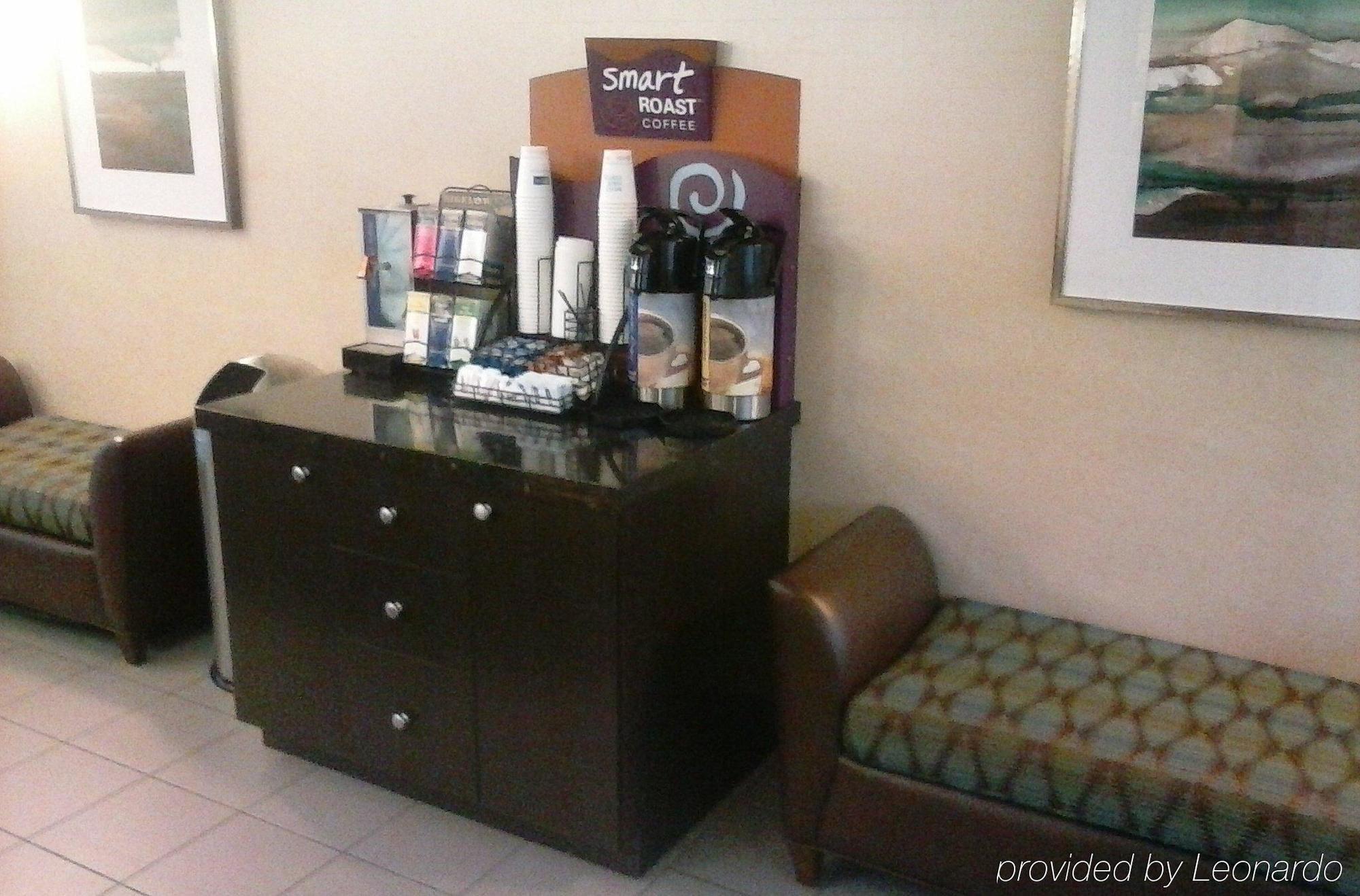 Holiday Inn Express Des Moines-At Drake University, An Ihg Hotel Bagian luar foto