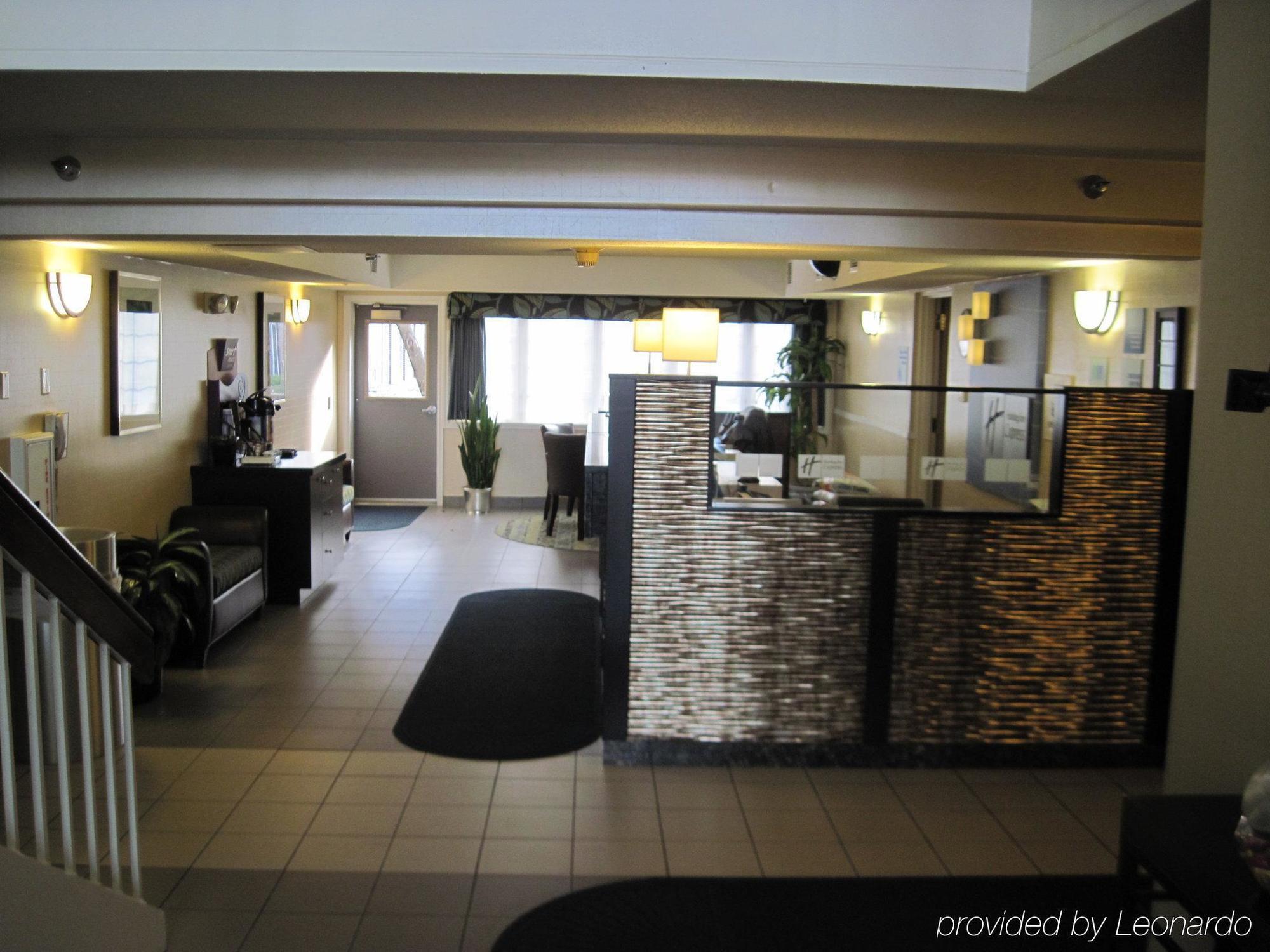Holiday Inn Express Des Moines-At Drake University, An Ihg Hotel Bagian luar foto