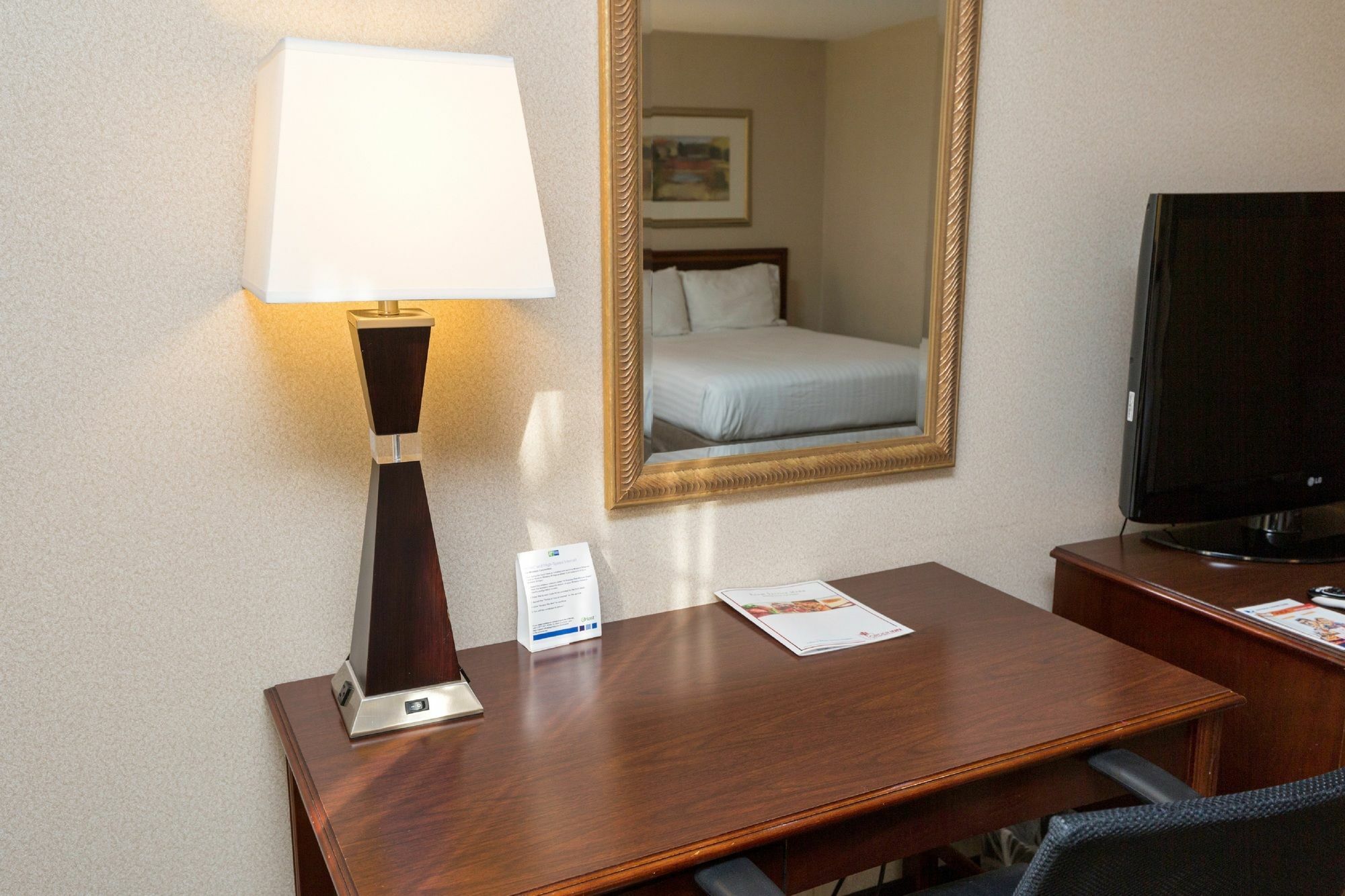 Holiday Inn Express Des Moines-At Drake University, An Ihg Hotel Bagian luar foto