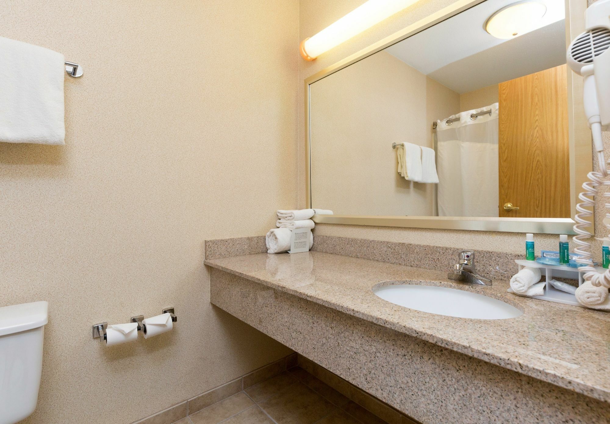 Holiday Inn Express Des Moines-At Drake University, An Ihg Hotel Bagian luar foto