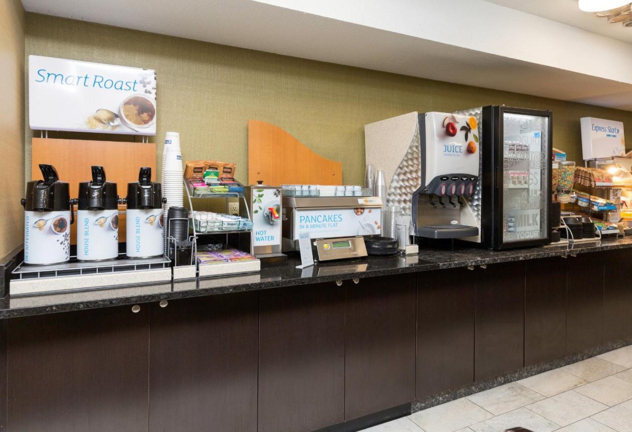 Holiday Inn Express Des Moines-At Drake University, An Ihg Hotel Bagian luar foto