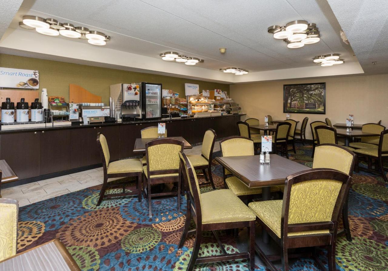 Holiday Inn Express Des Moines-At Drake University, An Ihg Hotel Bagian luar foto