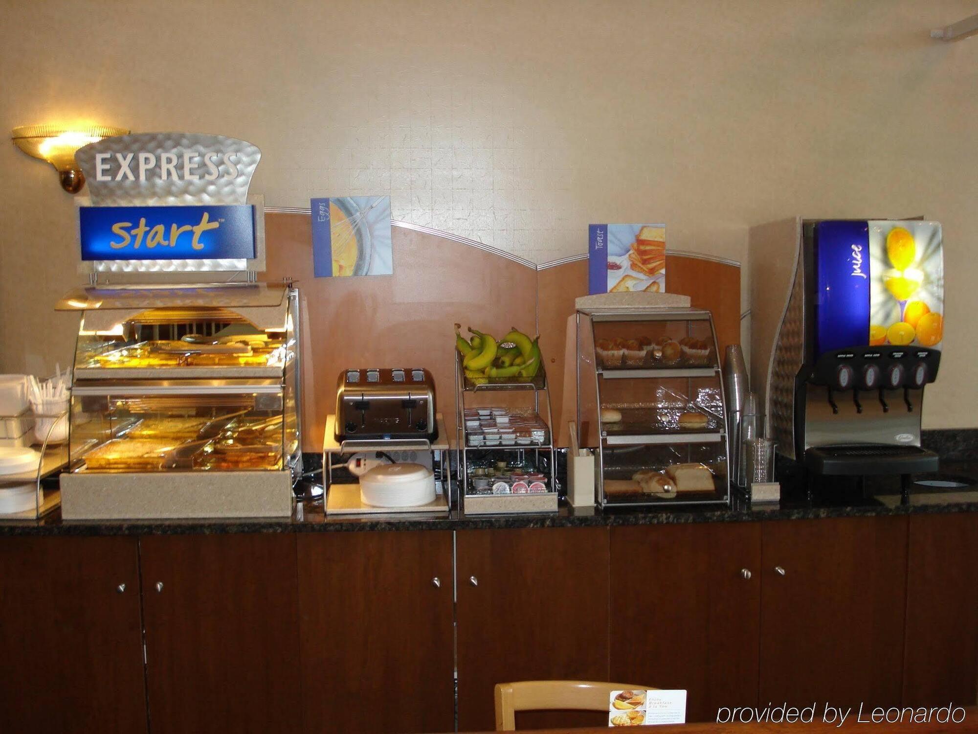 Holiday Inn Express Des Moines-At Drake University, An Ihg Hotel Bagian luar foto