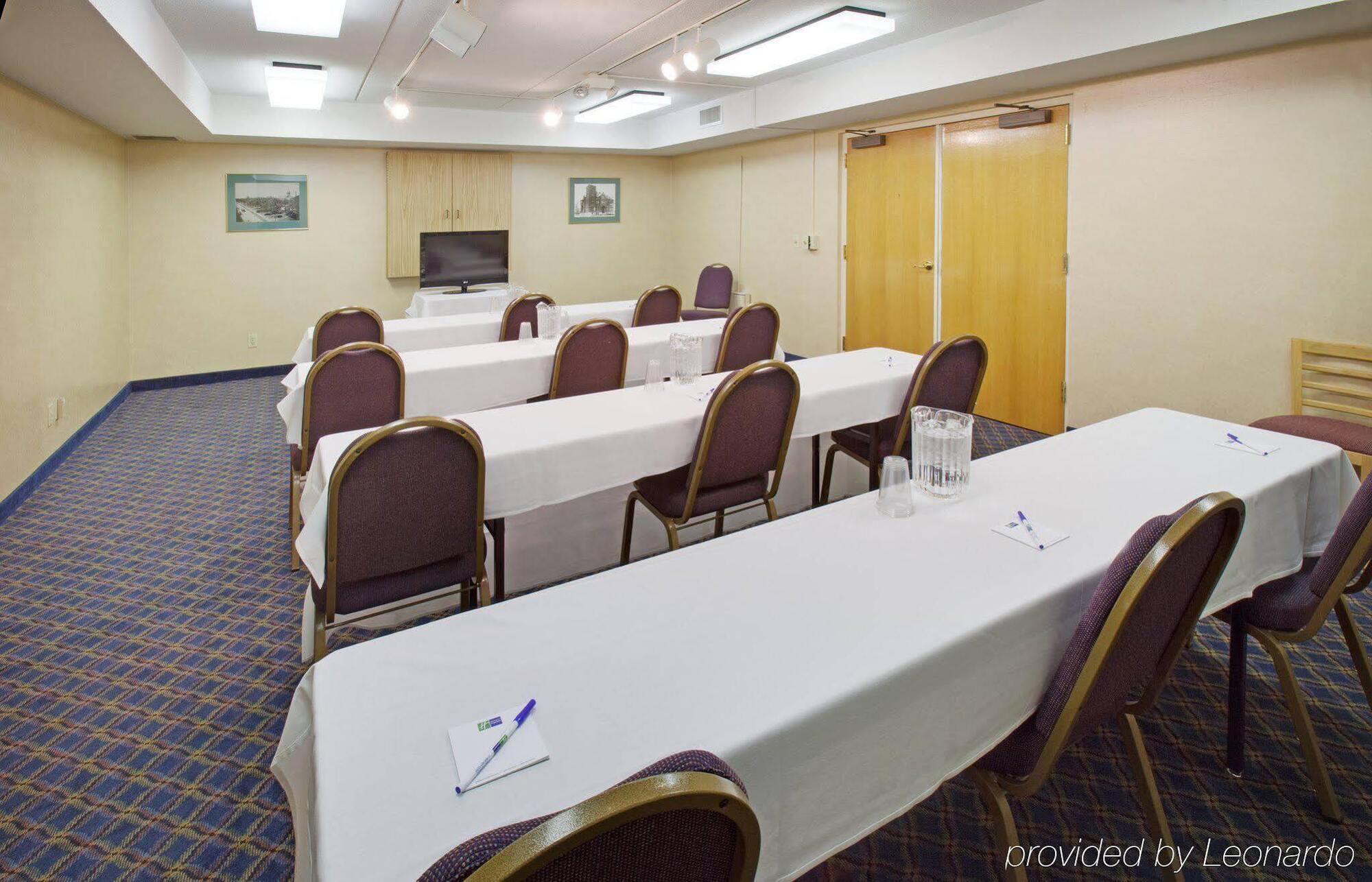 Holiday Inn Express Des Moines-At Drake University, An Ihg Hotel Bagian luar foto
