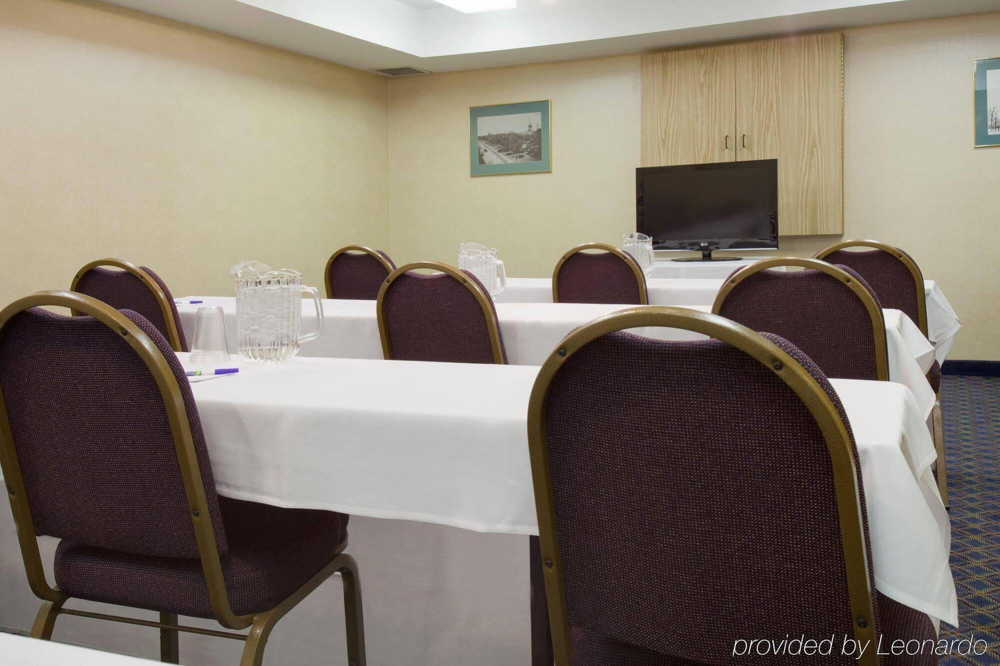 Holiday Inn Express Des Moines-At Drake University, An Ihg Hotel Bagian luar foto